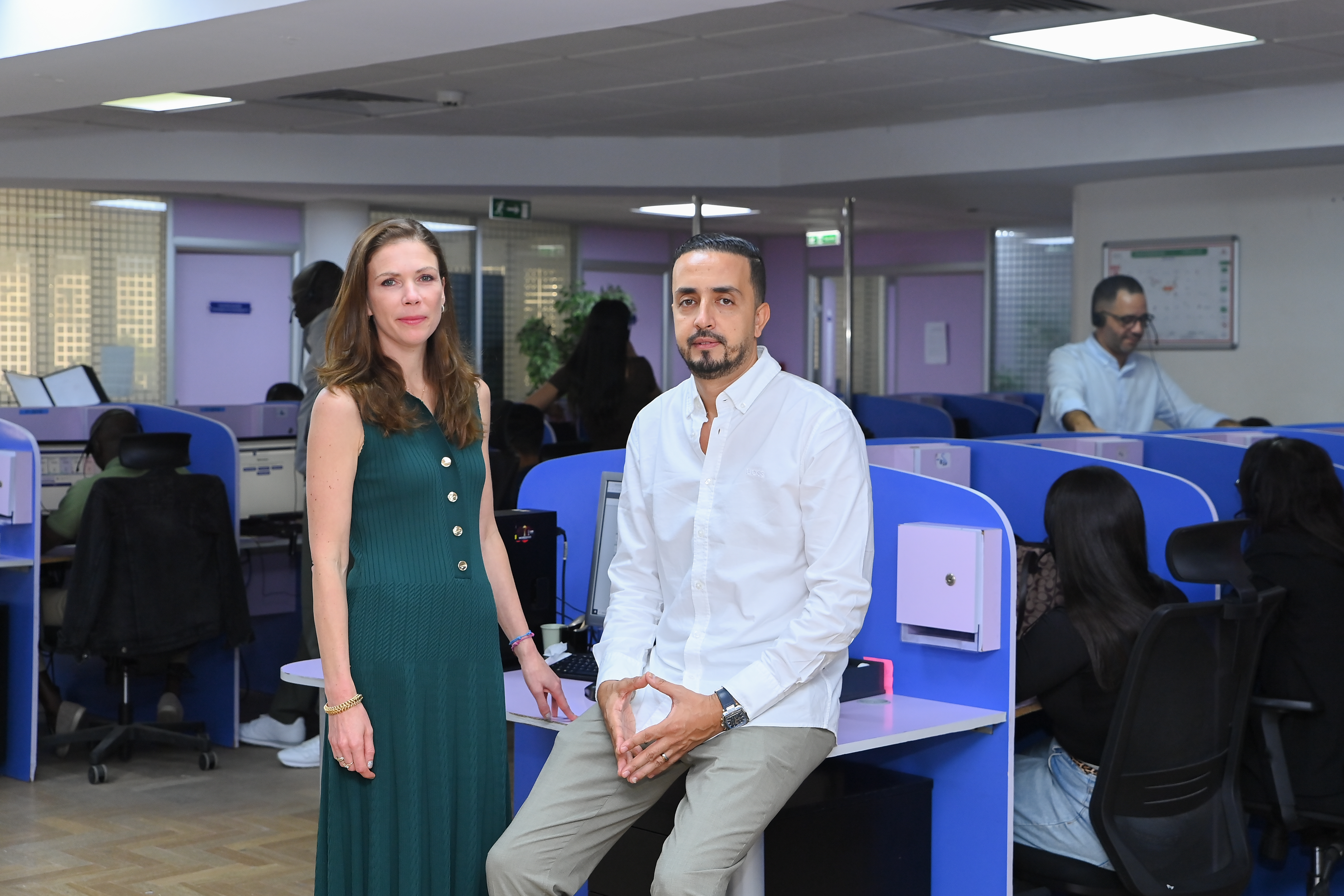 Marie-Alix et Amine au sein du centre de relation client RightPlaceCall